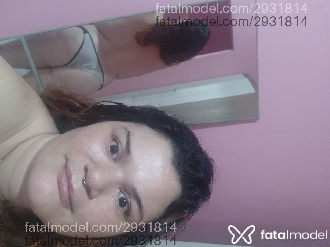 Acompanhante mulher ruiva (o) de olhos castanhos - Talita