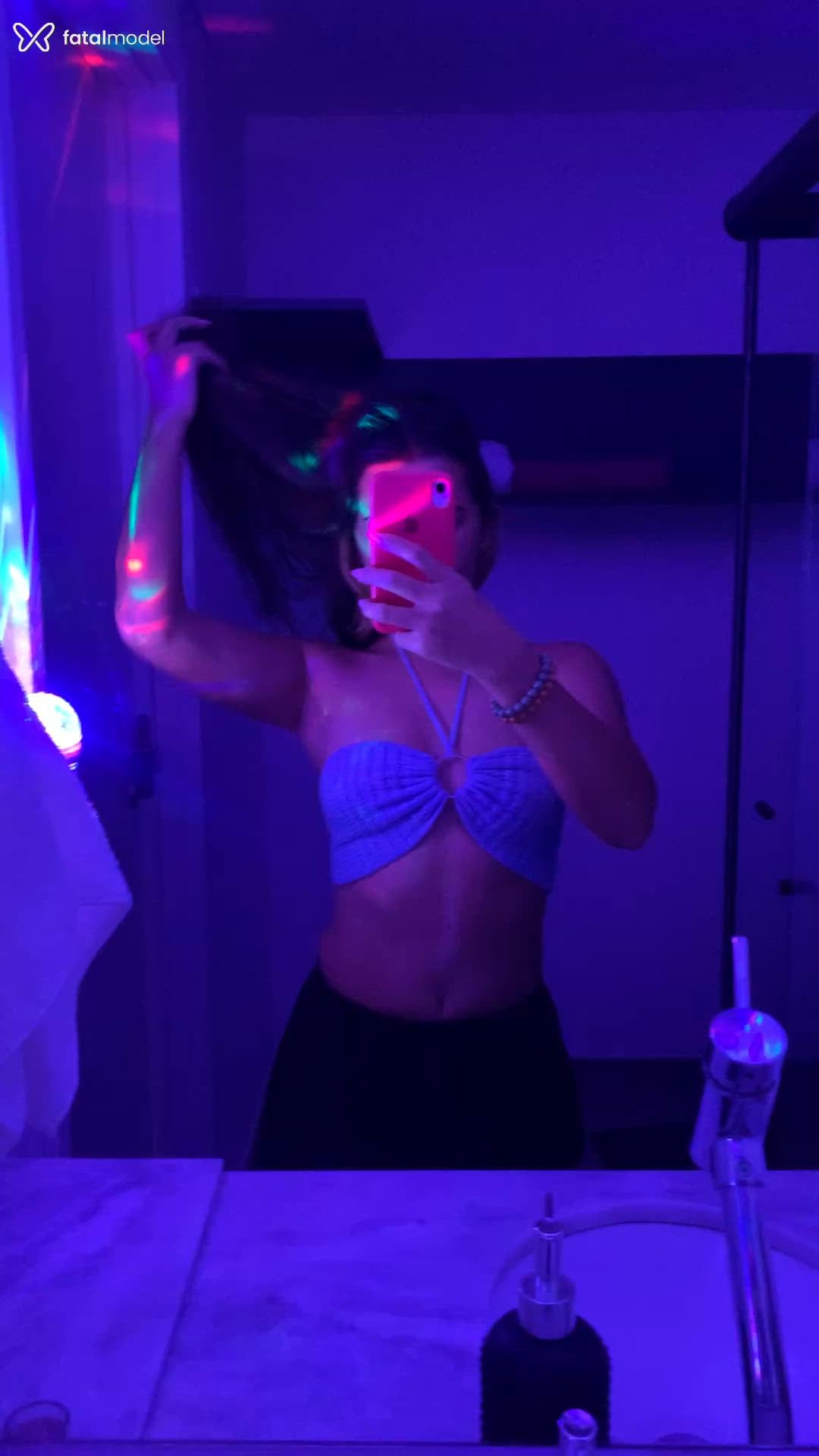 Acompanhante mulher com cabelo castanho de olhos castanhos - Sophie Acompanhante mulher com cabelo castanho de olhos castanhos - Sophie