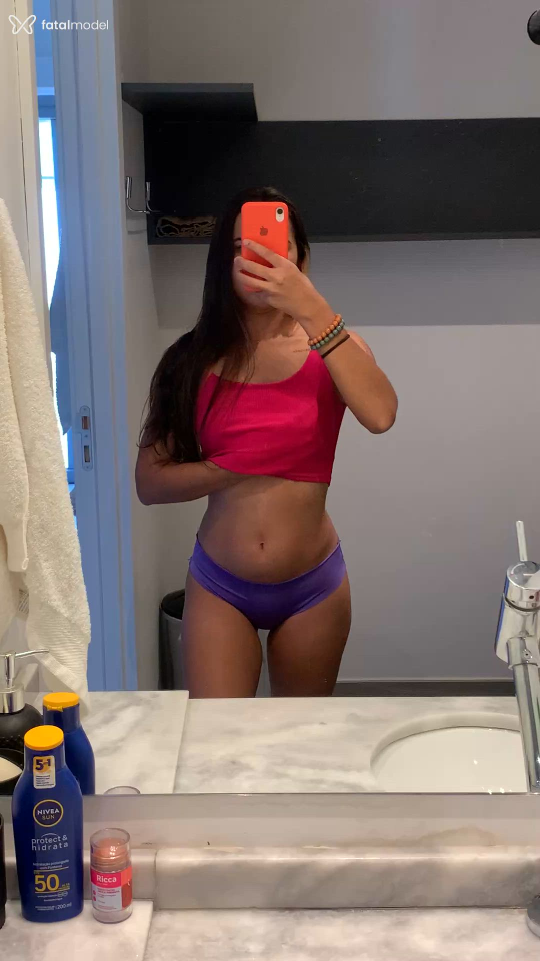 Acompanhante mulher com cabelo castanho de olhos castanhos - Sophie Acompanhante mulher com cabelo castanho de olhos castanhos - Sophie