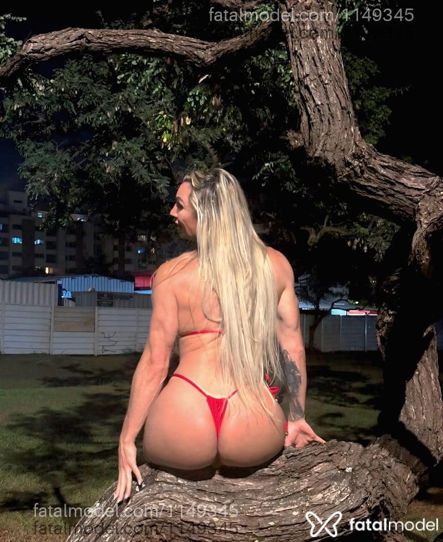 Acompanhante travesti loira (o) de olhos mel - Renata Alves