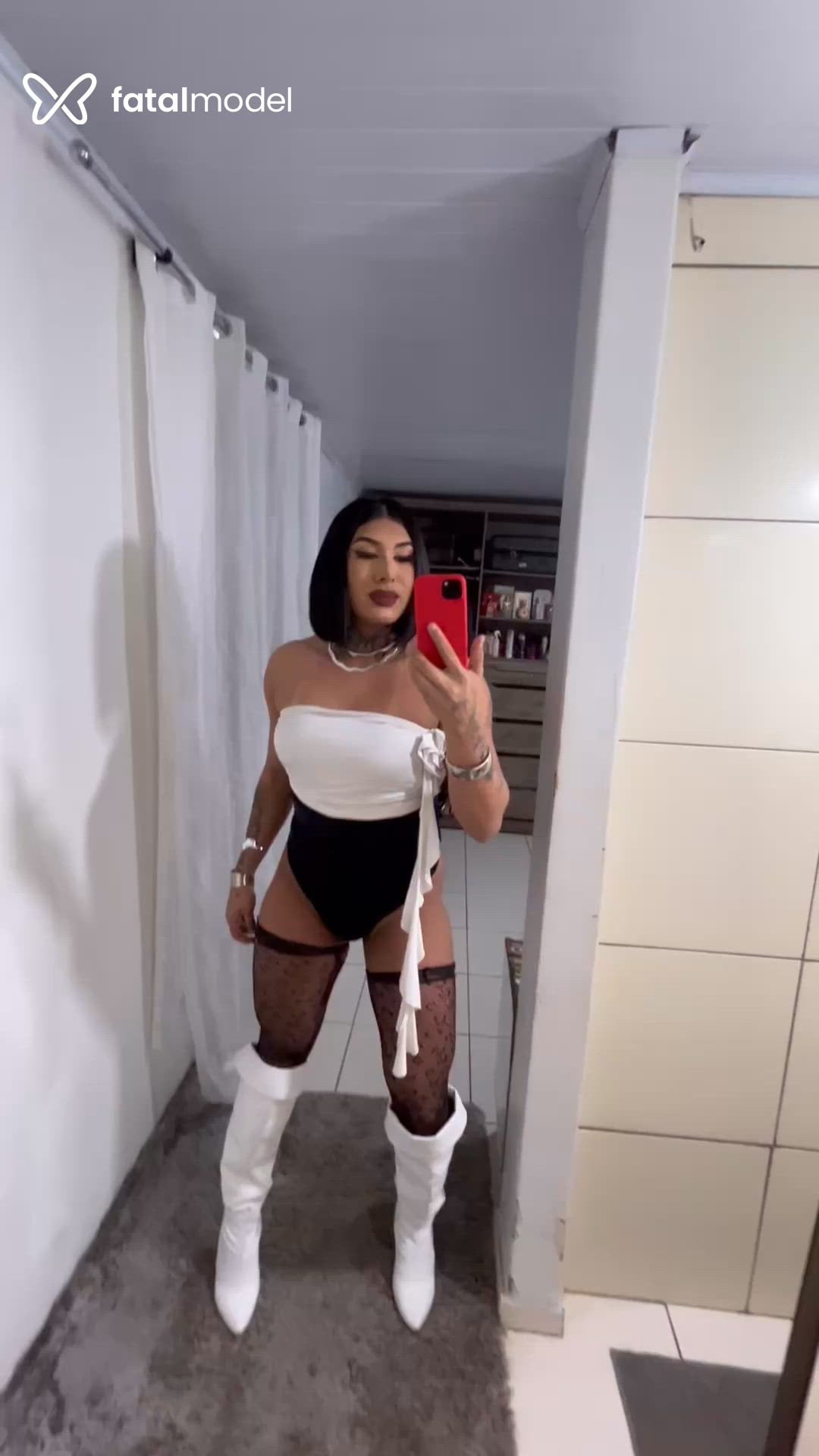 Acompanhante mulher trans loira (o) de olhos pretos - Alexia Fontenelle