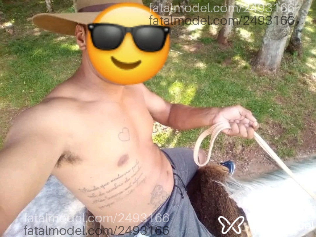 Acompanhante homem com cabelo castanho de olhos castanhos - Lucas