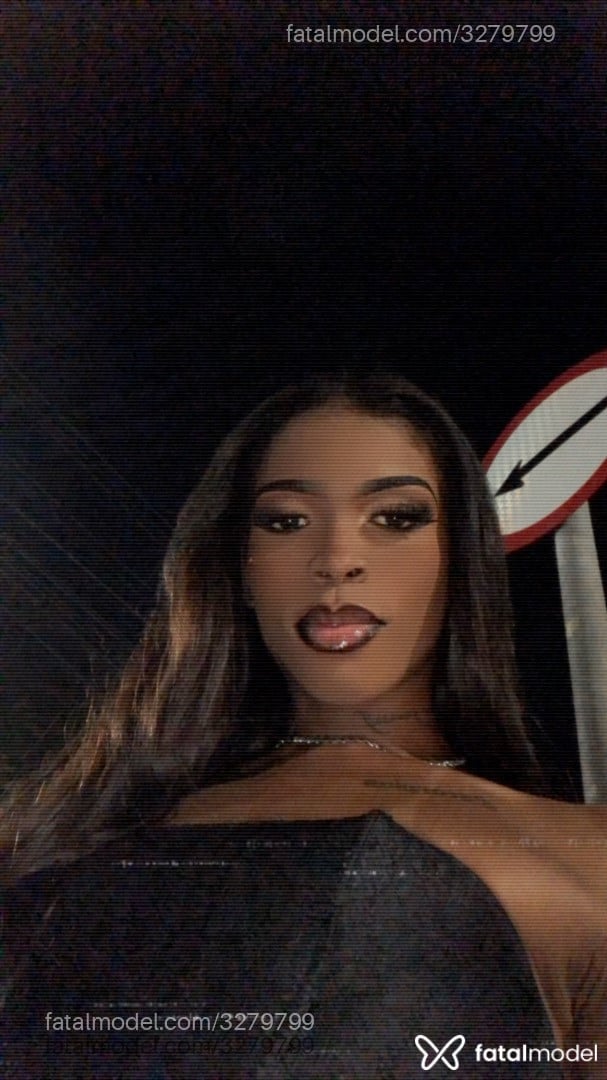 Acompanhante mulher trans morena (o) de olhos castanhos - Bia Lacerda