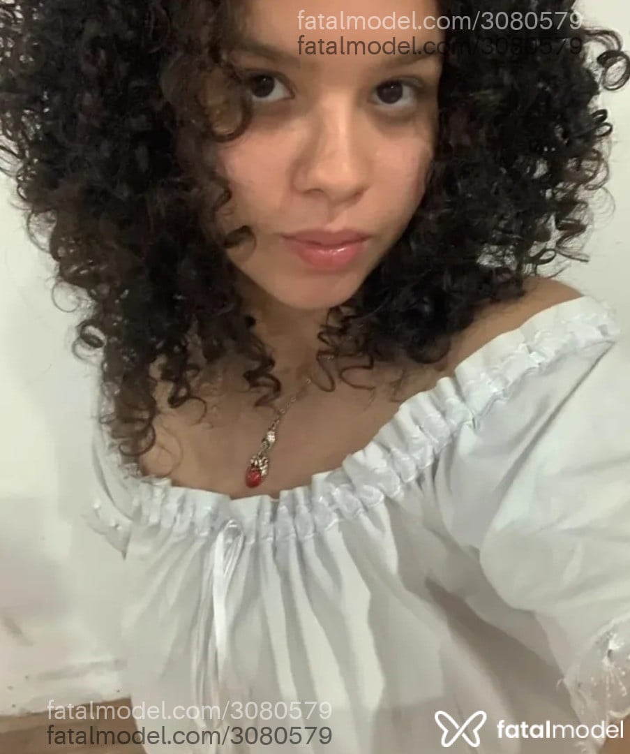 Acompanhante mulher com cabelo castanho de olhos castanhos - Beatriz