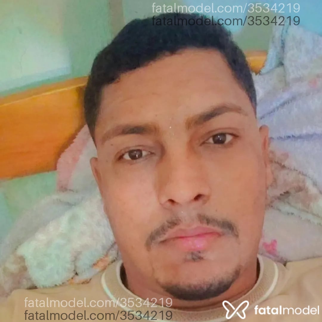 Acompanhante homem com cabelo castanho de olhos pretos - Sergipano Acompanhante homem com cabelo castanho de olhos pretos - Sergipano