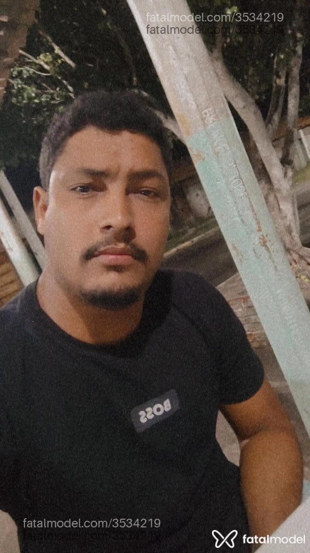 Acompanhante homem com cabelo castanho de olhos pretos - Sergipano Acompanhante homem com cabelo castanho de olhos pretos - Sergipano