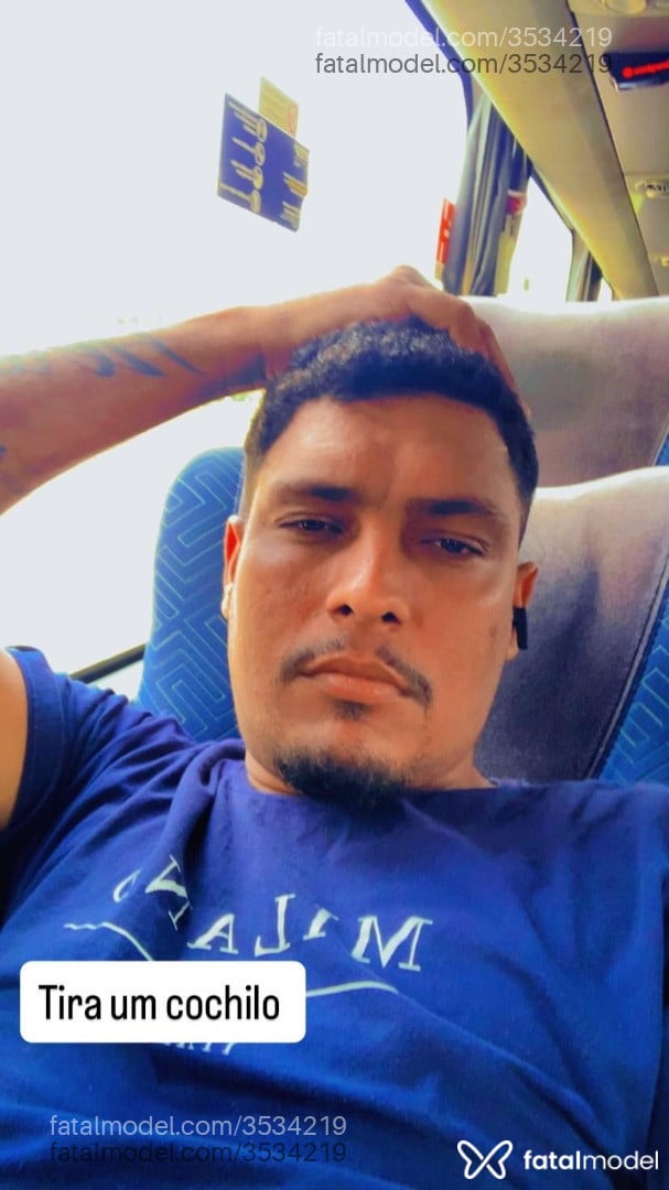 Acompanhante homem com cabelo castanho de olhos pretos - Sergipano