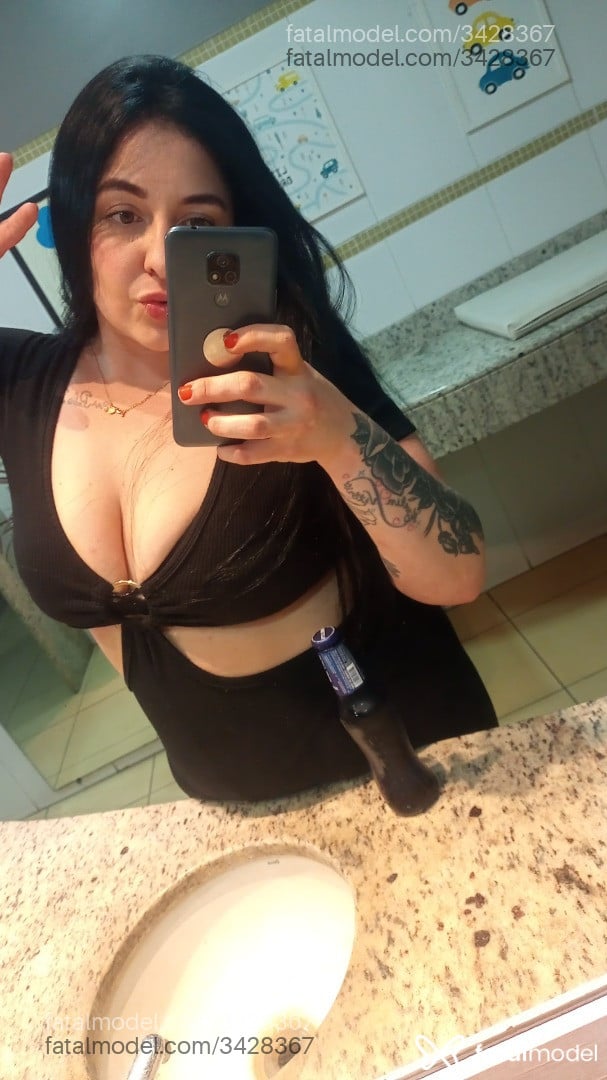 Acompanhante mulher morena (o) de olhos mel - Emilin