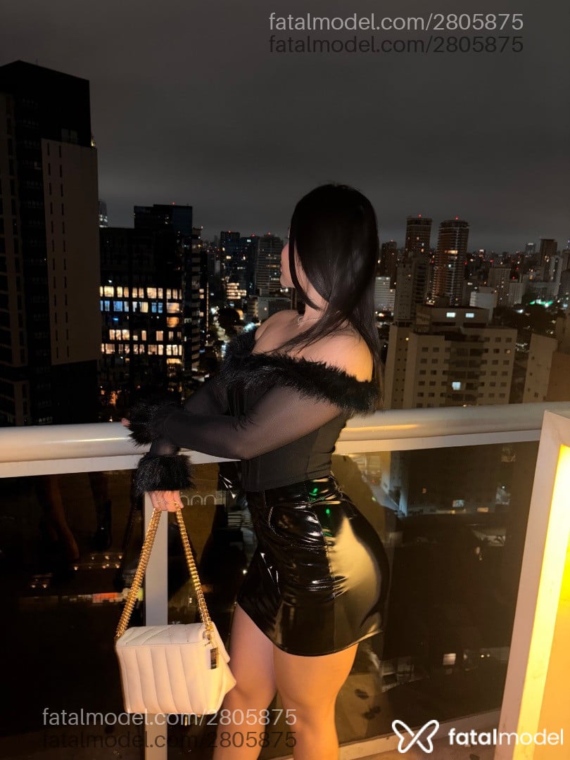 Acompanhante mulher com cabelo castanho de olhos castanhos - Melissa Queiroz Acompanhante mulher com cabelo castanho de olhos castanhos - Melissa Queiroz
