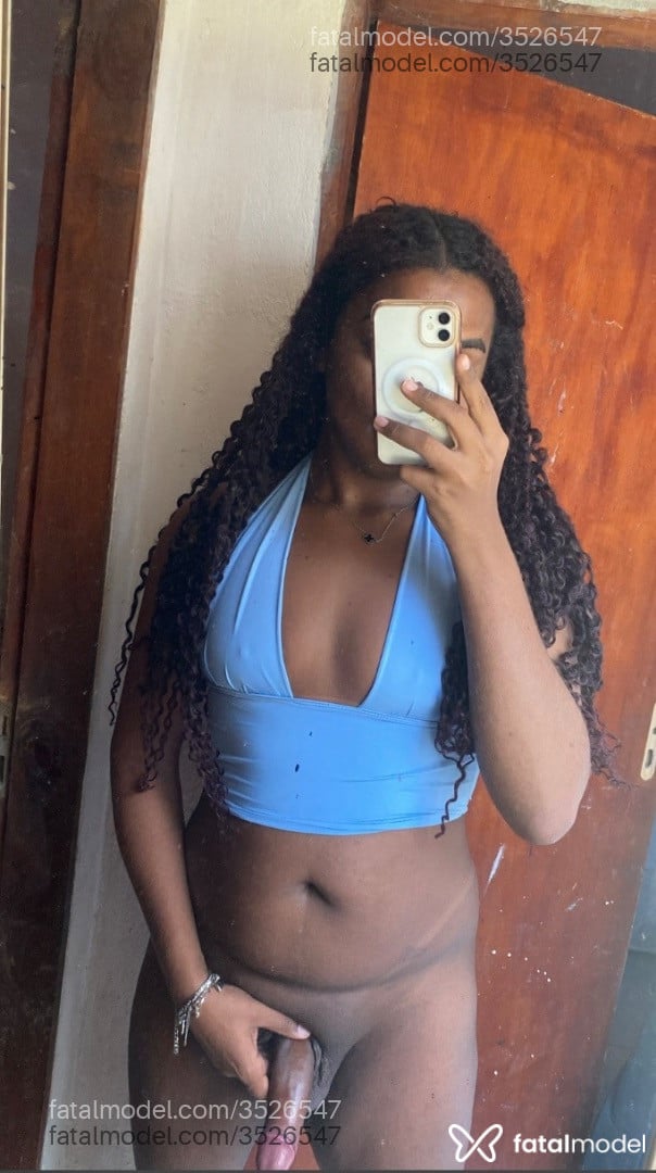 Acompanhante mulher trans morena (o) de olhos pretos - Kelynha