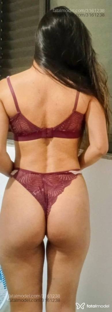 Acompanhante mulher com cabelo castanho de olhos pretos - Barbara Muniz