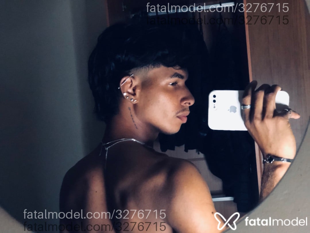 Acompanhante homem morena (o) de olhos pretos - Davii