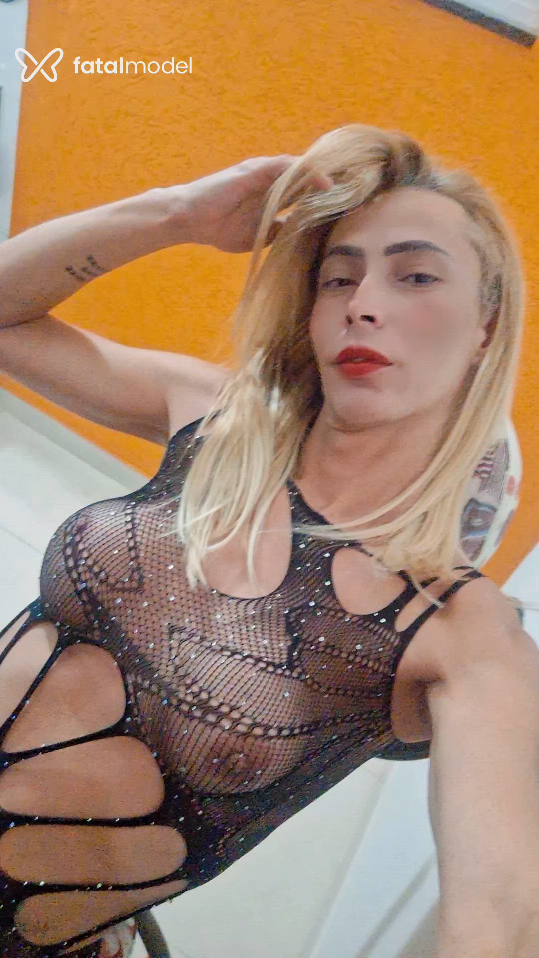 Acompanhante travesti loira (o) de olhos castanhos - Laura