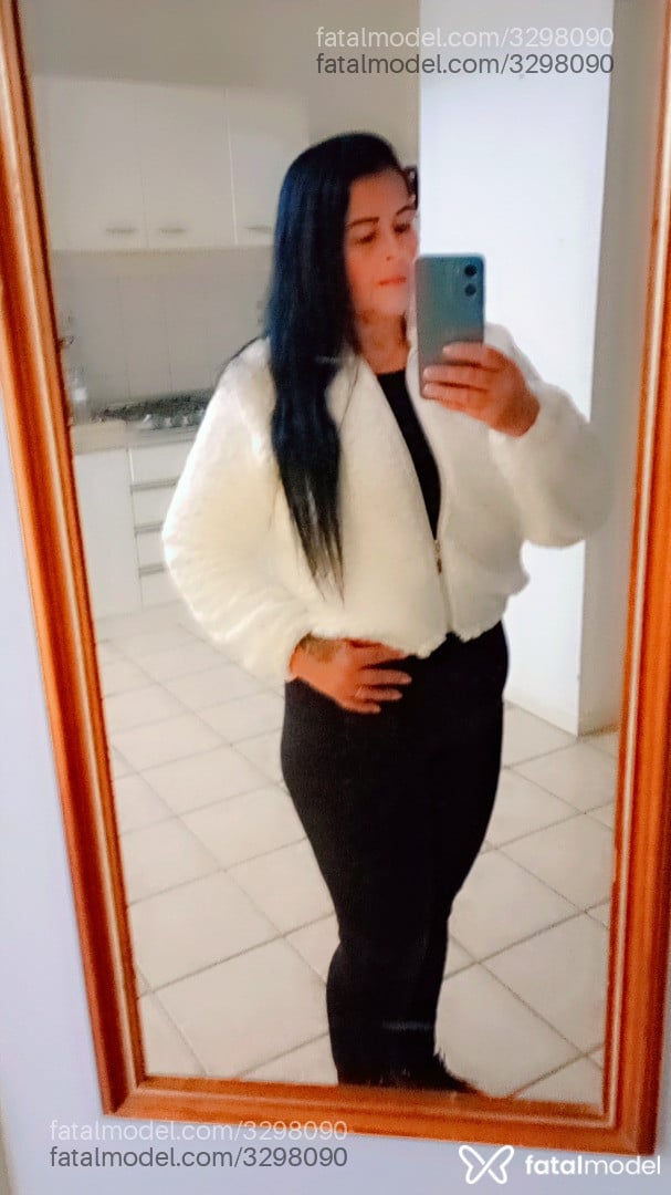 Acompanhante mulher morena (o) de olhos castanhos - Penélope