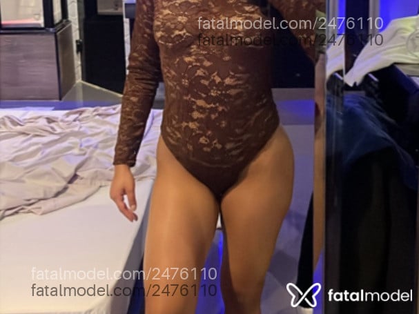 Acompanhante mulher morena (o) de olhos pretos - Maya Morena