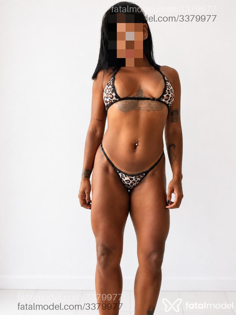 Acompanhante mulher morena (o) de olhos pretos - Carolina