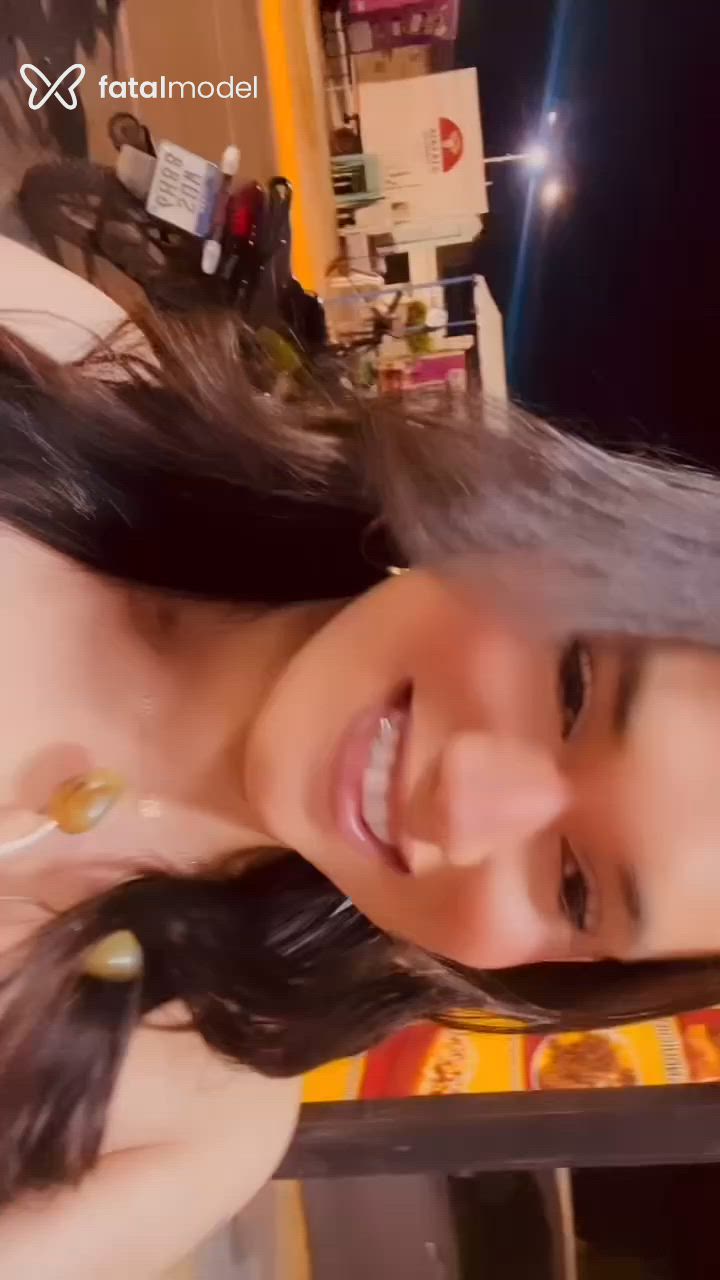 Acompanhante mulher trans morena (o) de olhos castanhos - Anne Linhares