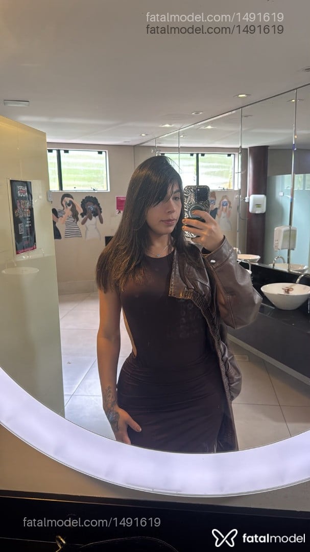 Acompanhante travesti morena (o) de olhos castanhos - Tainá Gomez