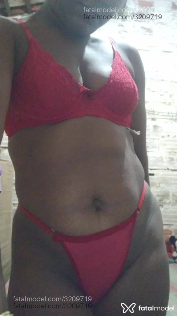 Acompanhante mulher morena (o) de olhos castanhos - Morena