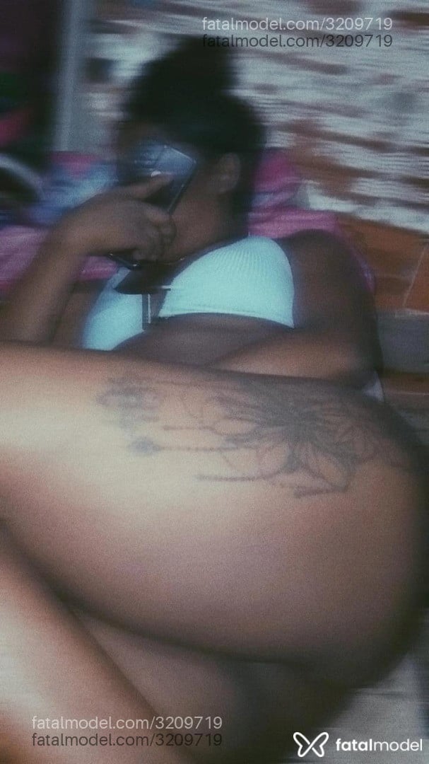 Acompanhante mulher morena (o) de olhos castanhos - Morena
