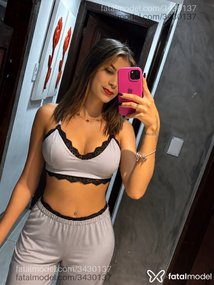 Acompanhante mulher morena (o) de olhos castanhos - Ary Lima