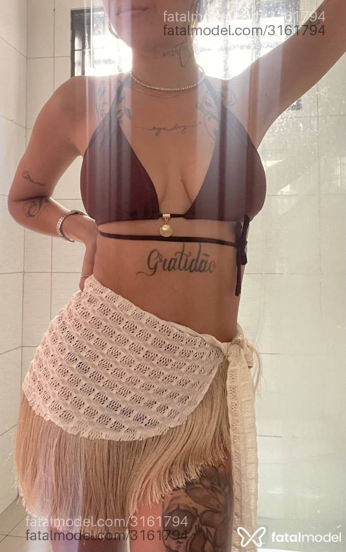 Acompanhante mulher morena (o) de olhos verdes - Mirella Castro
