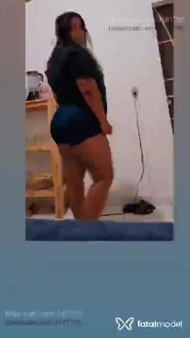 Acompanhante mulher com cabelo colorido de olhos castanhos em Maceió - Beatriz Sales