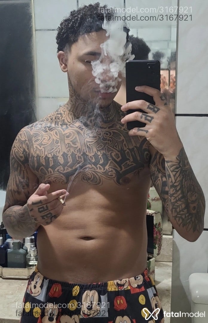 Acompanhante homem morena (o) de olhos pretos - Nanziin