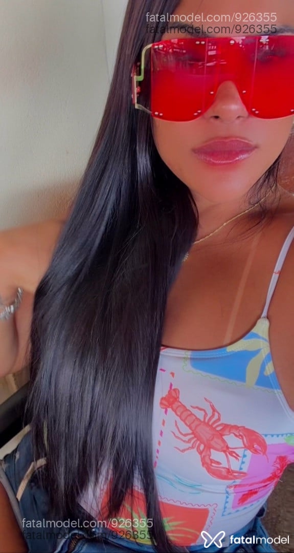 Acompanhante mulher morena (o) de olhos pretos - Pietra Carvalho