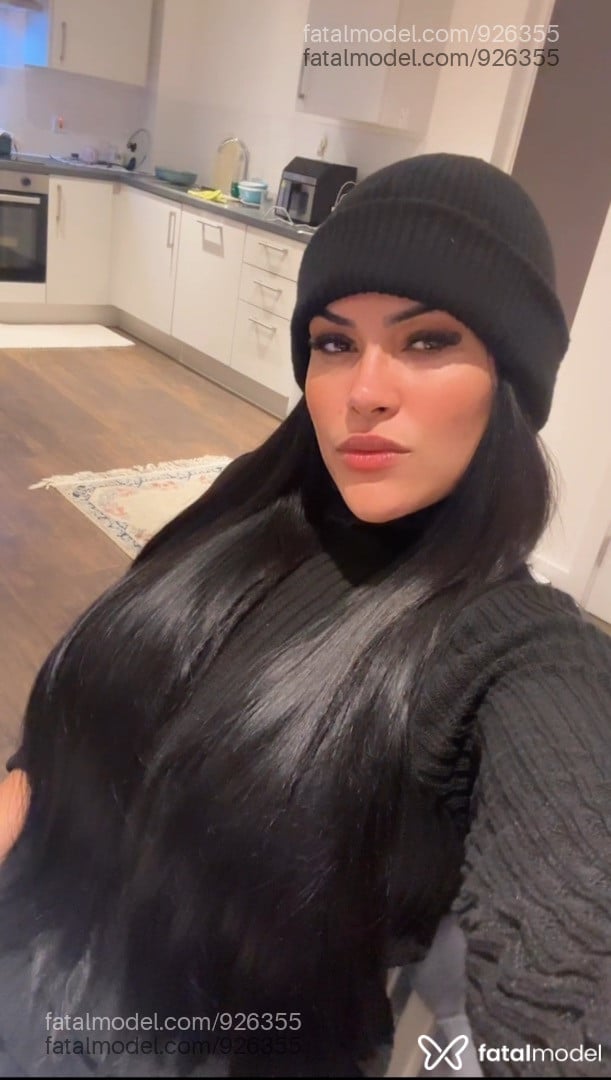 Acompanhante mulher morena (o) de olhos pretos - Pietra Carvalho