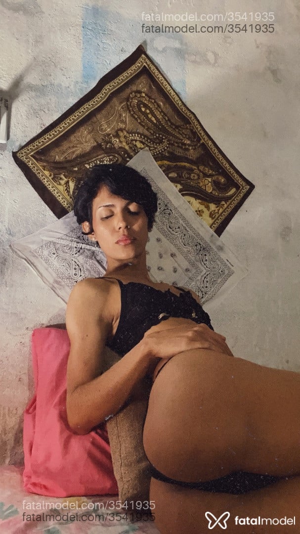 Acompanhante mulher trans morena (o) de olhos castanhos - Mili Velvet