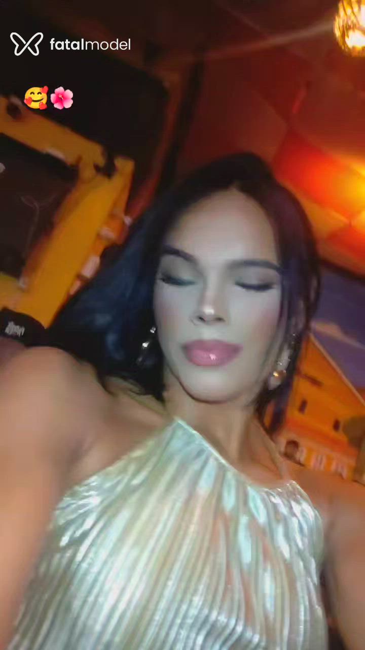 Acompanhante mulher trans morena (o) de olhos castanhos - Anny