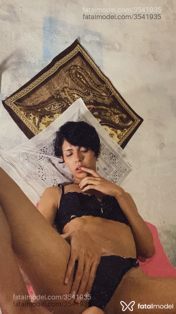 Acompanhante mulher trans morena (o) de olhos castanhos - Mili Velvet