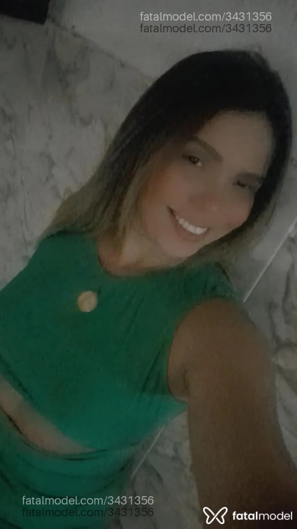Acompanhante mulher loira (o) de olhos pretos - Emanuela