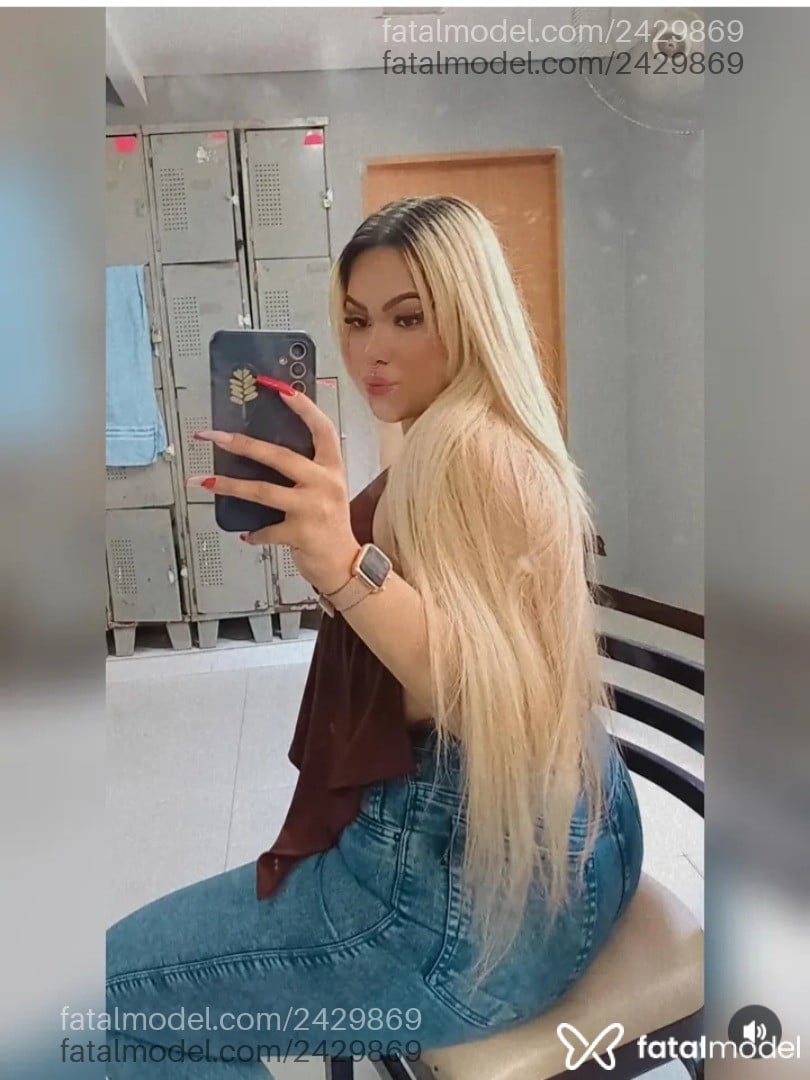 Acompanhante mulher loira (o) de olhos cinza - Angel
