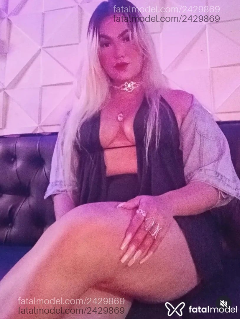 Acompanhante mulher loira (o) de olhos cinza - Angel