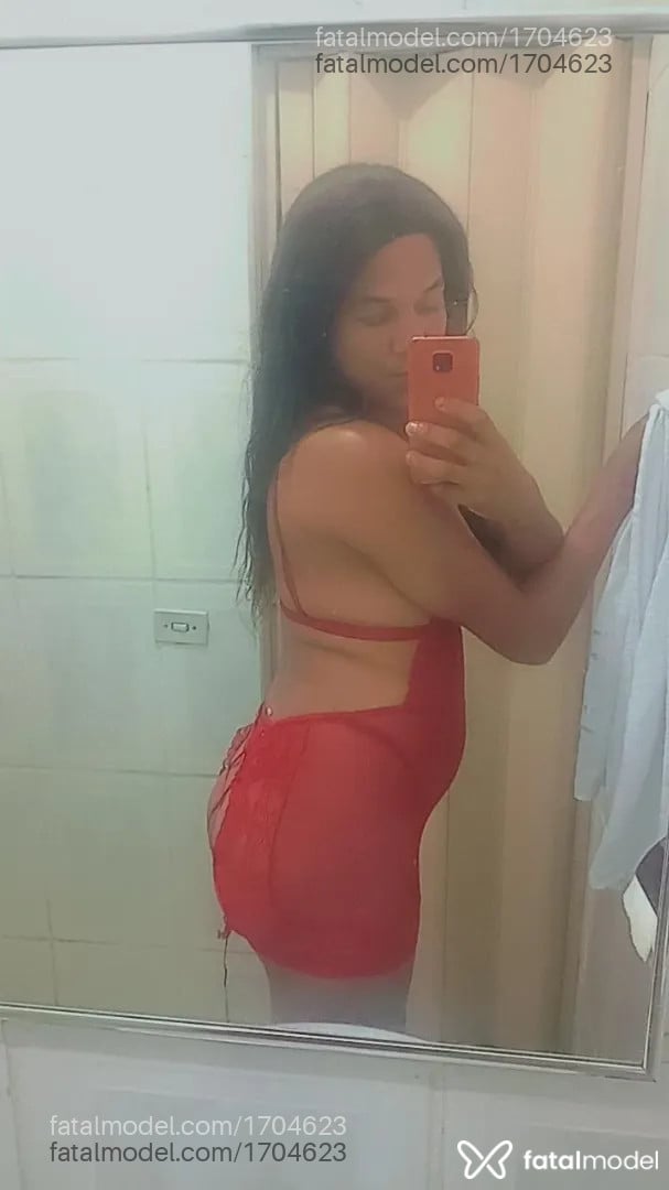 Acompanhante mulher trans morena (o) de olhos castanhos - Adrian