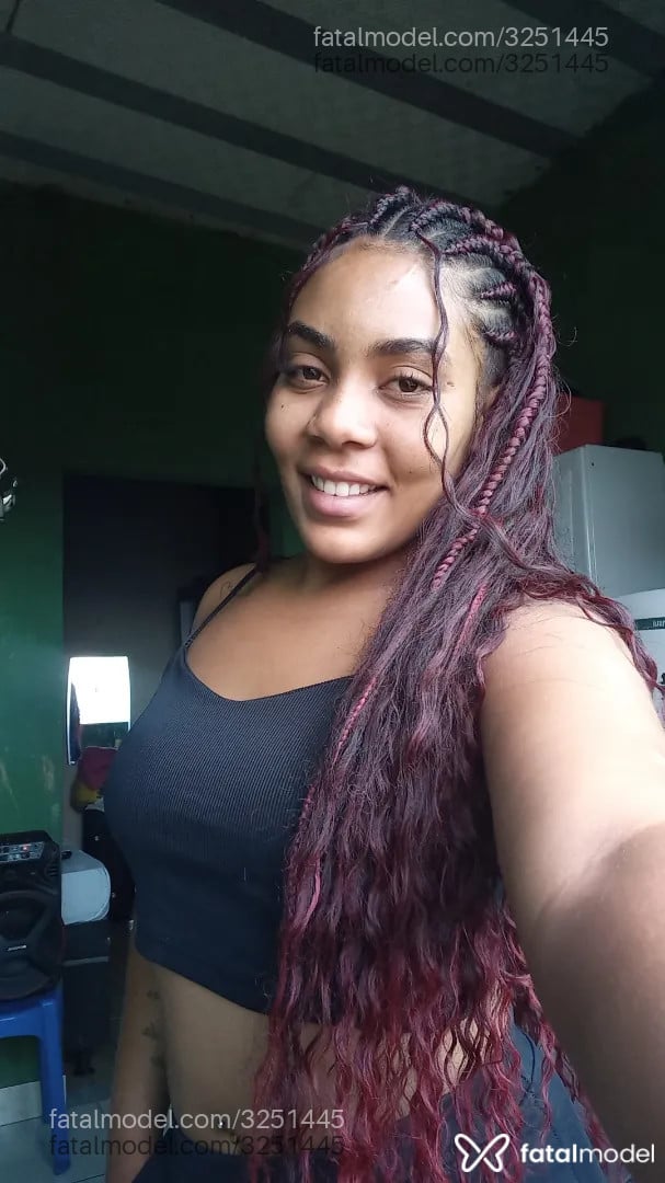 Acompanhante mulher com cabelo castanho de olhos castanhos - Morena