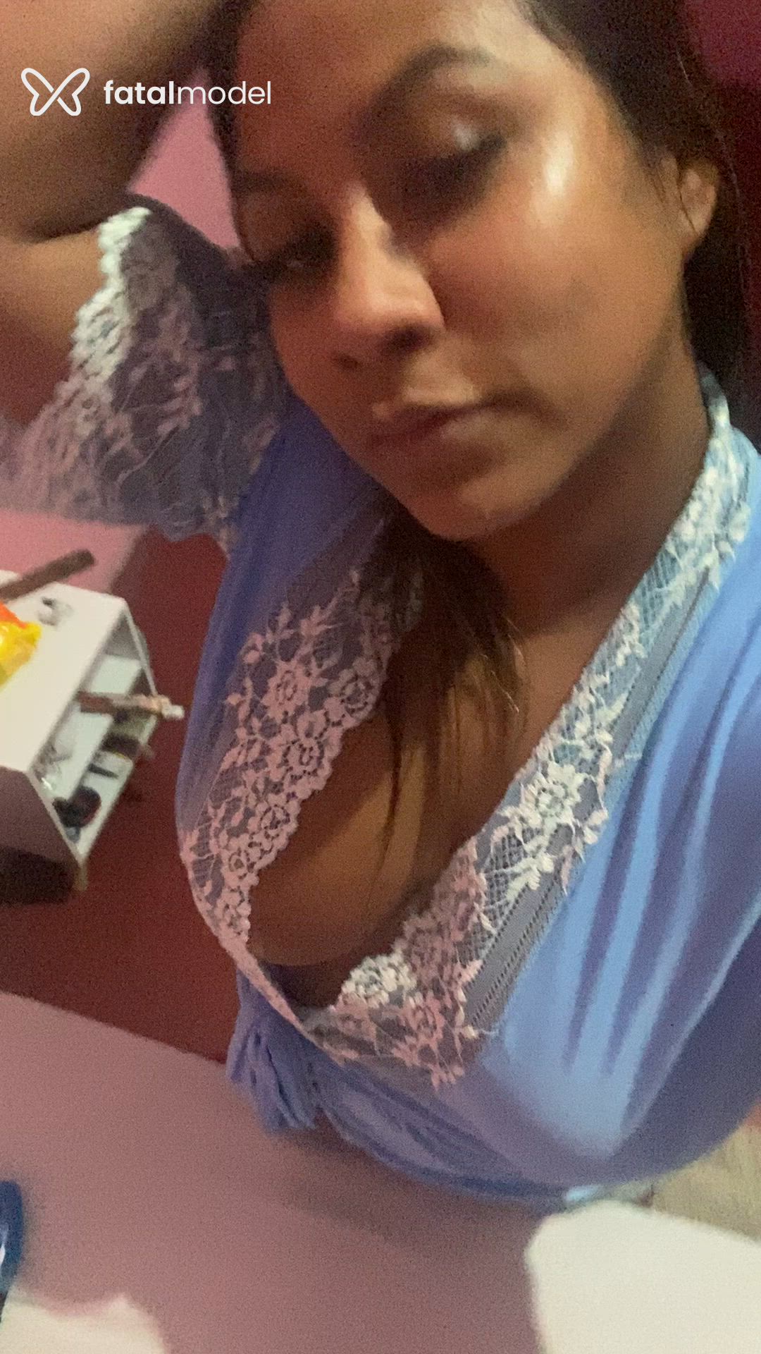 Acompanhante mulher morena (o) de olhos castanhos - Luíza