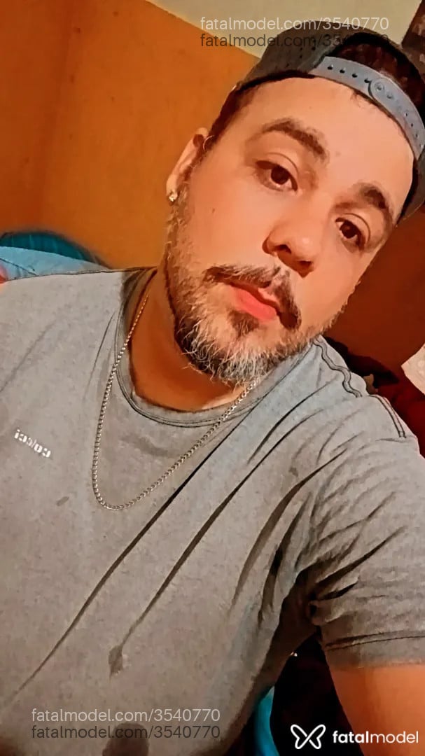 Acompanhante homem com cabelo castanho de olhos castanhos - Rickinho Gordin