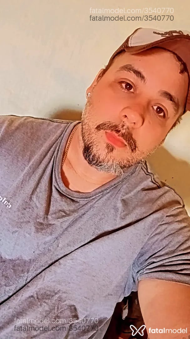 Acompanhante homem com cabelo castanho de olhos castanhos - Rickinho Gordin