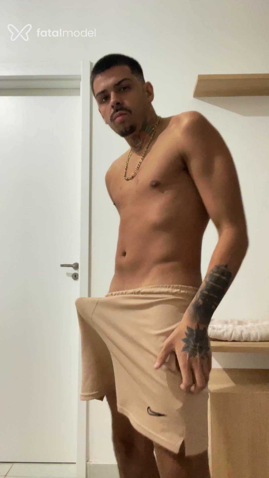 Acompanhante homem morena (o) de olhos castanhos - Amaral Acompanhante homem morena (o) de olhos castanhos - Amaral