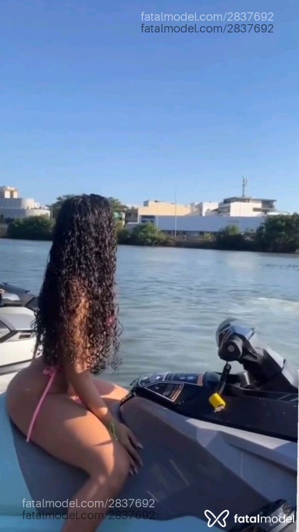 Acompanhante mulher morena (o) de olhos pretos - Lary