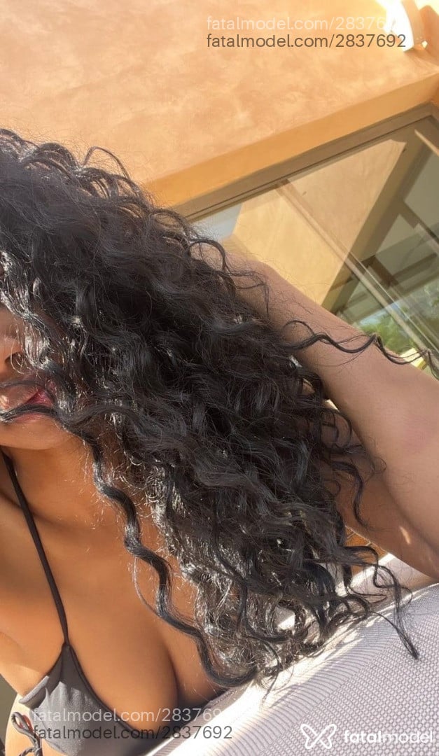 Acompanhante mulher morena (o) de olhos pretos - Lary