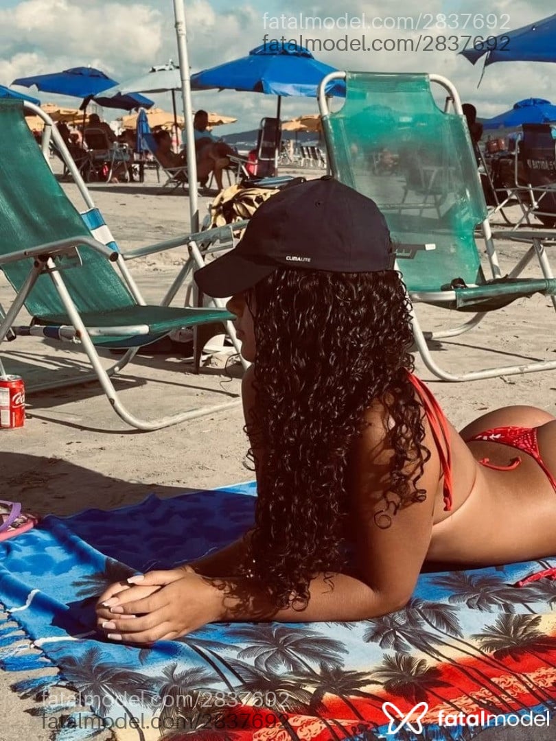 Acompanhante mulher morena (o) de olhos pretos - Lary