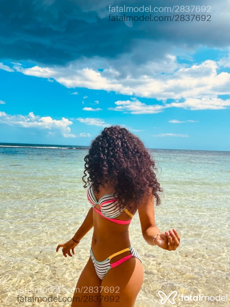 Acompanhante mulher morena (o) de olhos pretos - Lary