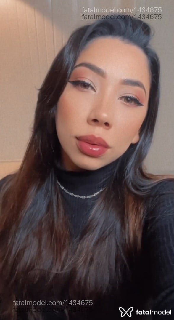 Acompanhante mulher com cabelo castanho de olhos mel - Naii