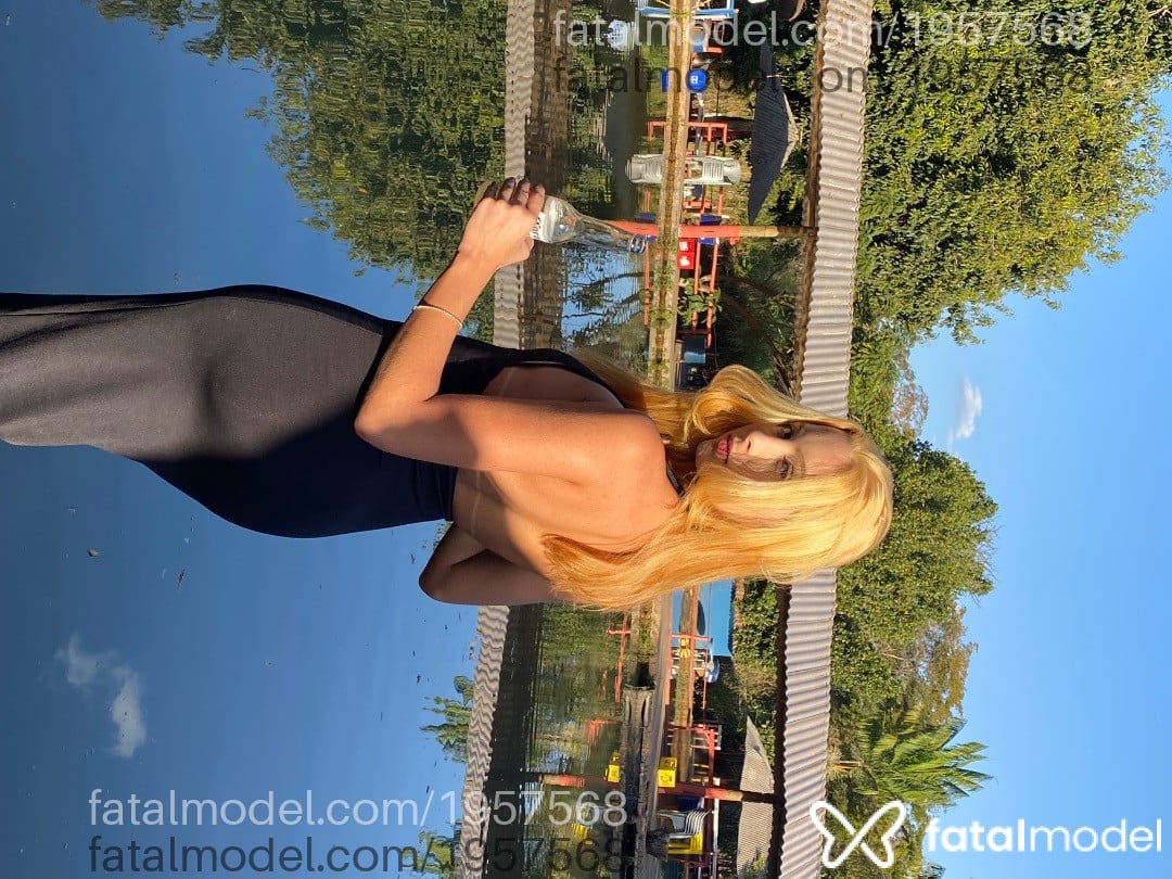 Acompanhante mulher com cabelo castanho de olhos mel - Sabrina