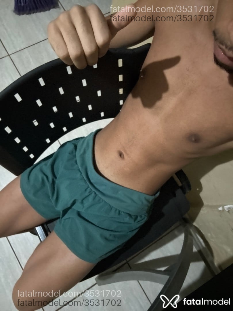 Acompanhante homem morena (o) de olhos pretos - Arcanjo