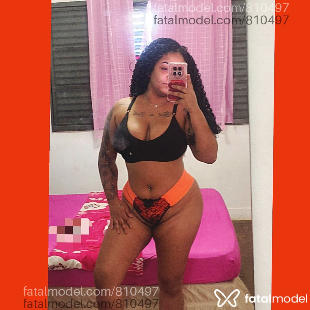 Acompanhante mulher morena (o) de olhos castanhos - Suellen Araújo